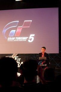 Yamauchi presentando su retoño