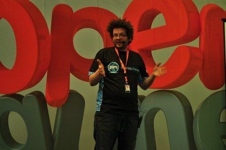 Jerome Chatelain de Nadeo, en la Euskal Encounter presentando Trackmania 2: Canyon