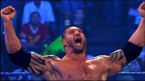 [Vídeo] Reparte bombazos con Batista en WWE ‘12