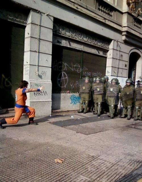 Tranquilos, lo de Grecia lo arregla Goku