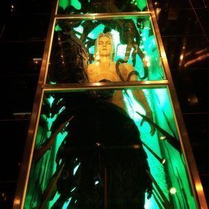 Sephirot en el suelo de la tienda Square Enix. De lo más awesome que pude ver. Sephirot en el suelo de la tienda Square Enix. De lo más awesome que pude ver.