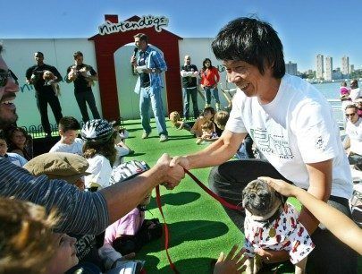 Miyamoto en un desfile de Nintendogs Miya se debe a sus fans