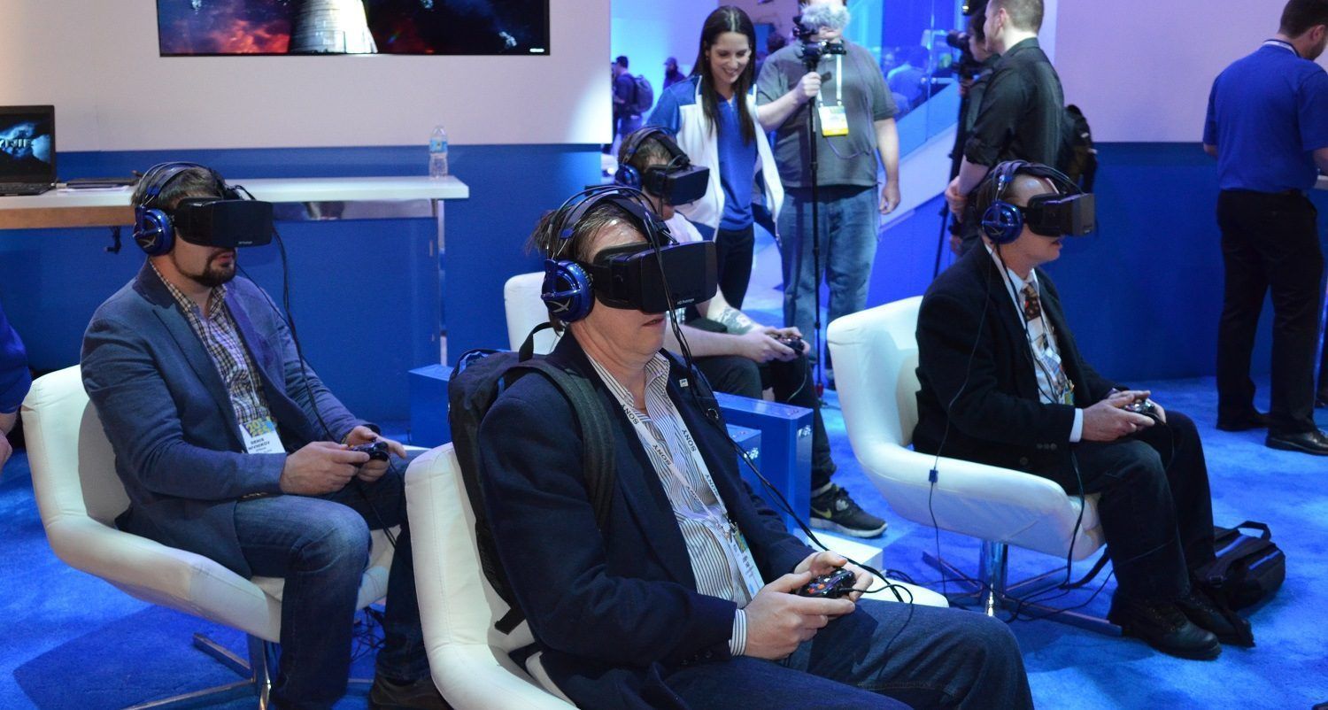 Gente probando EVE Valkyrie en el CES 2014