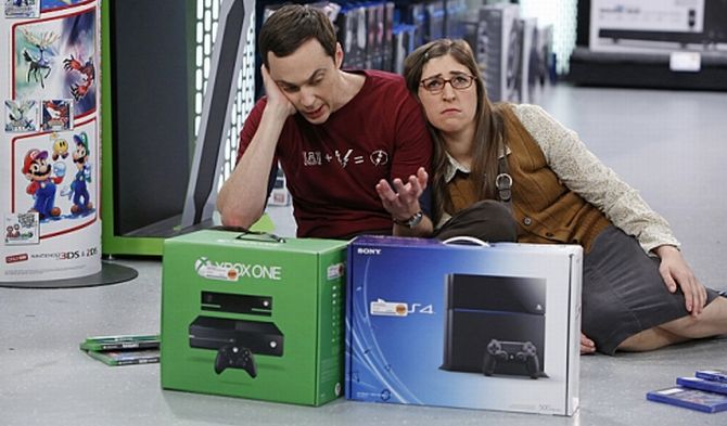 Sheldon escogiendo entre PS4 y Xbox One