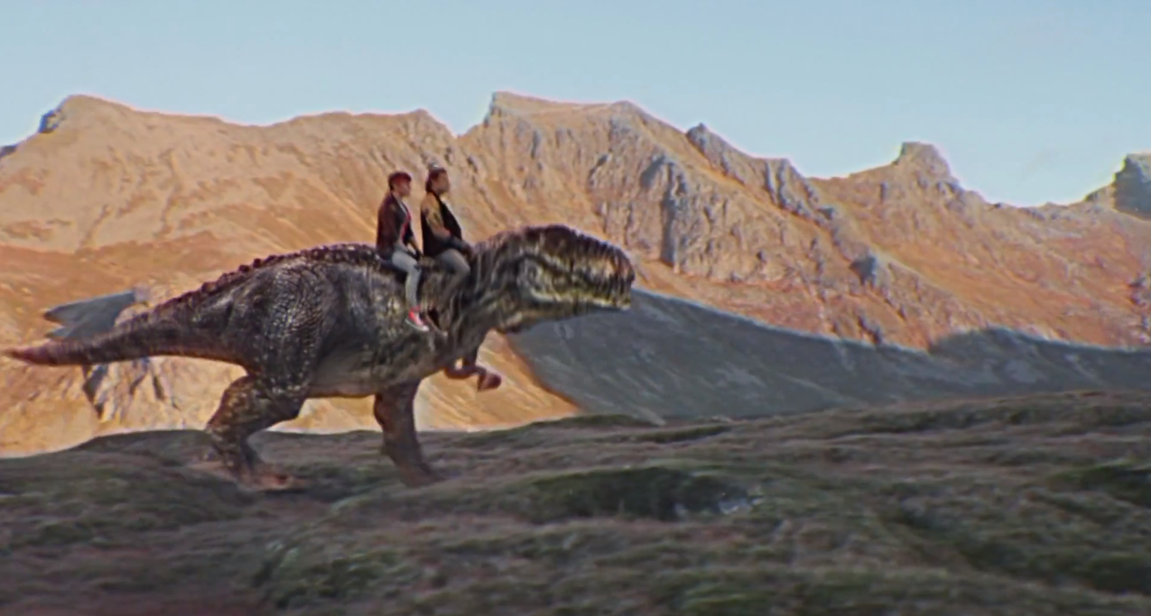 David Hasselhoff en un T-Rex. Pasen y vean.